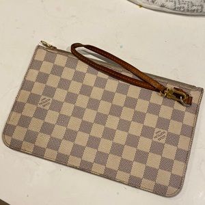 LOUIS VUITON POUCHETTE